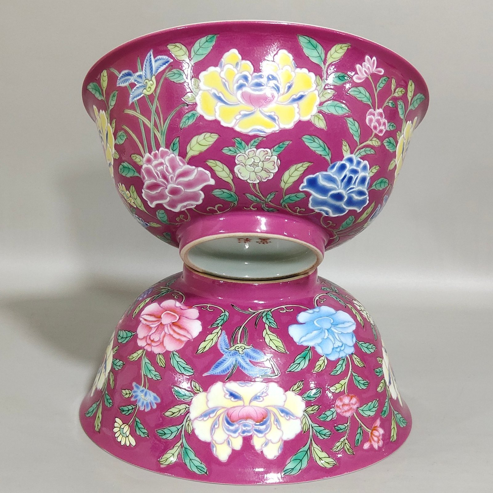 Qing Dynasty Qianlong Carmine flower bowl