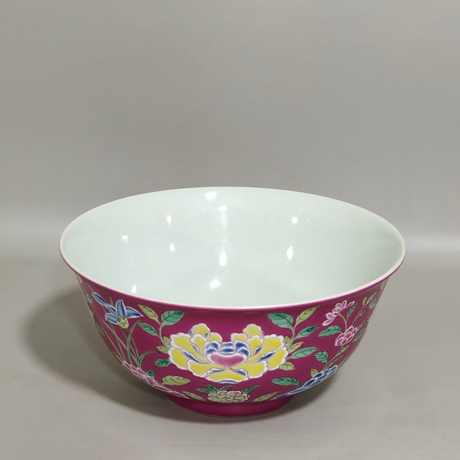 Qing Dynasty Qianlong Carmine flower bowl