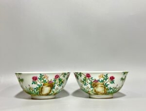 Qing Dynasty Yongzheng the Falangcai flower-patterned bowl