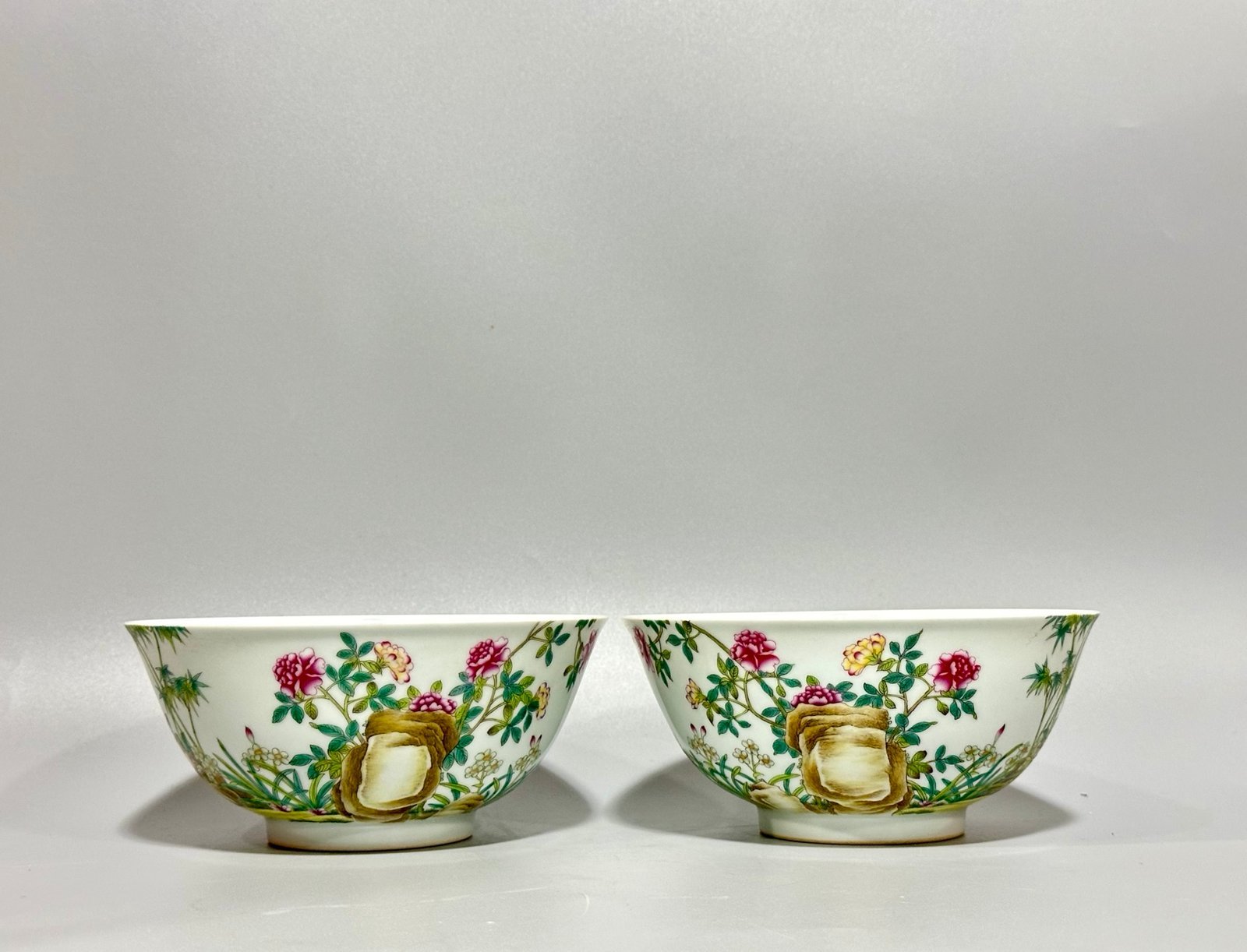 Qing Dynasty Yongzheng the Falangcai flower-patterned bowl