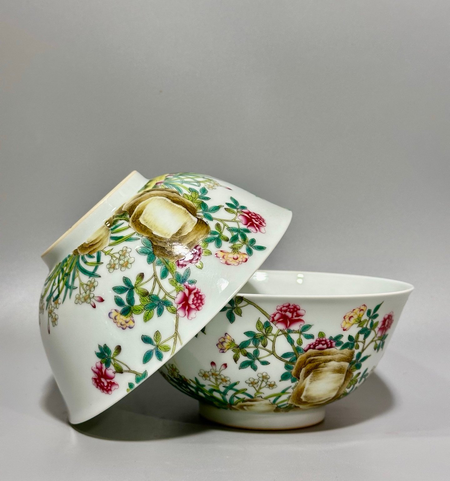 Qing Dynasty Yongzheng the Falangcai flower-patterned bowl