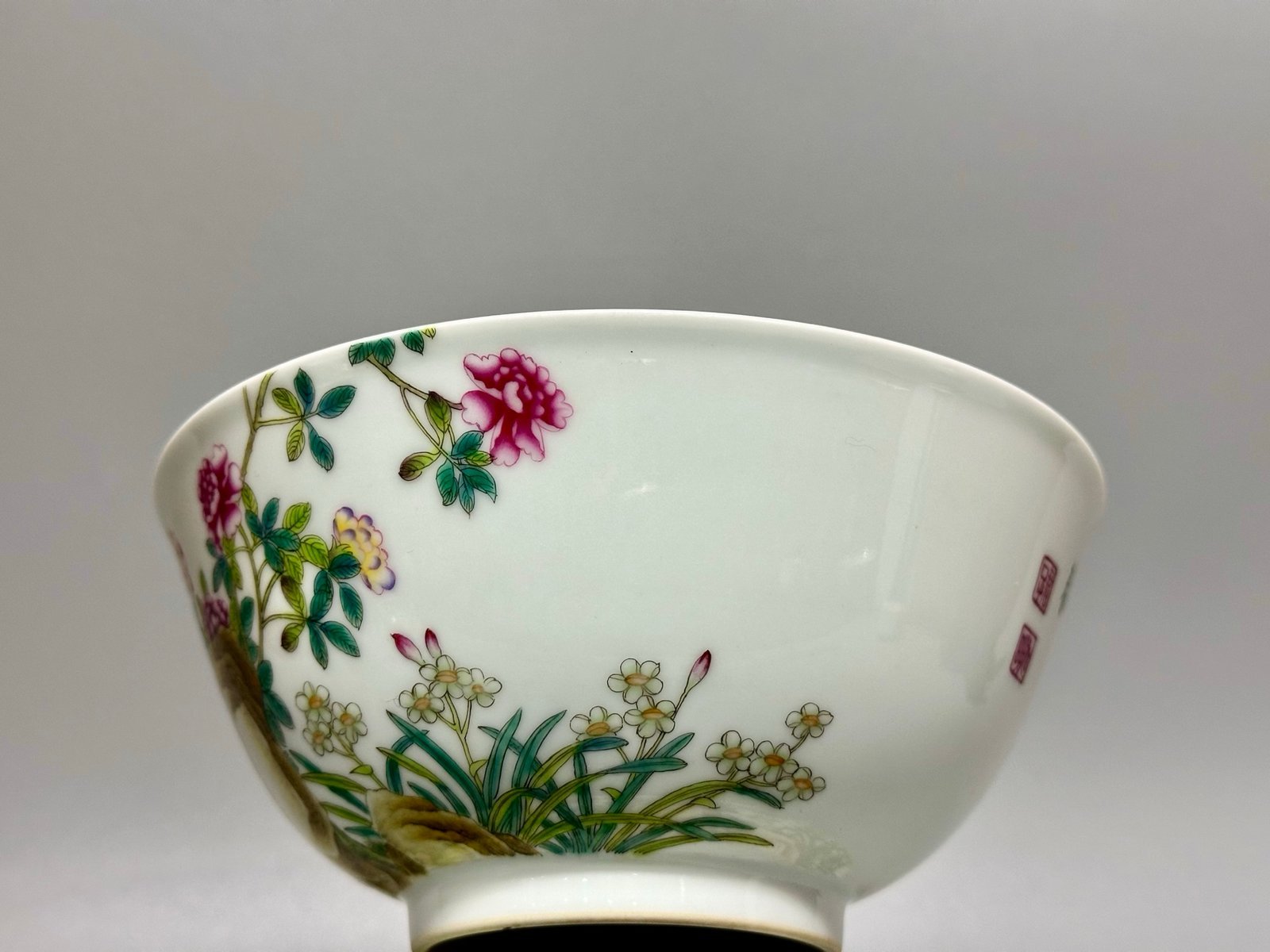 Qing Dynasty Yongzheng the Falangcai flower-patterned bowl