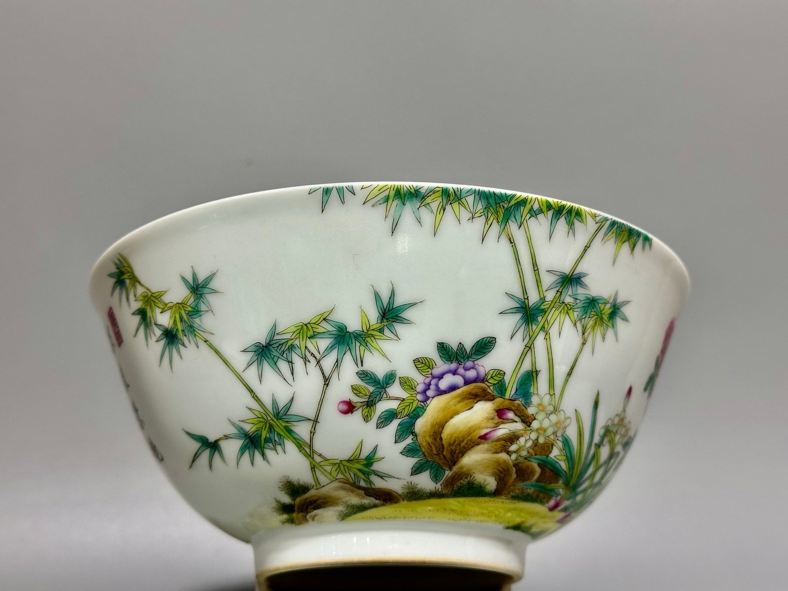 Qing Dynasty Yongzheng the Falangcai flower-patterned bowl