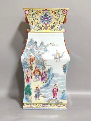 Qing Dynasty Daoguang square amphorae with picture of the gathering