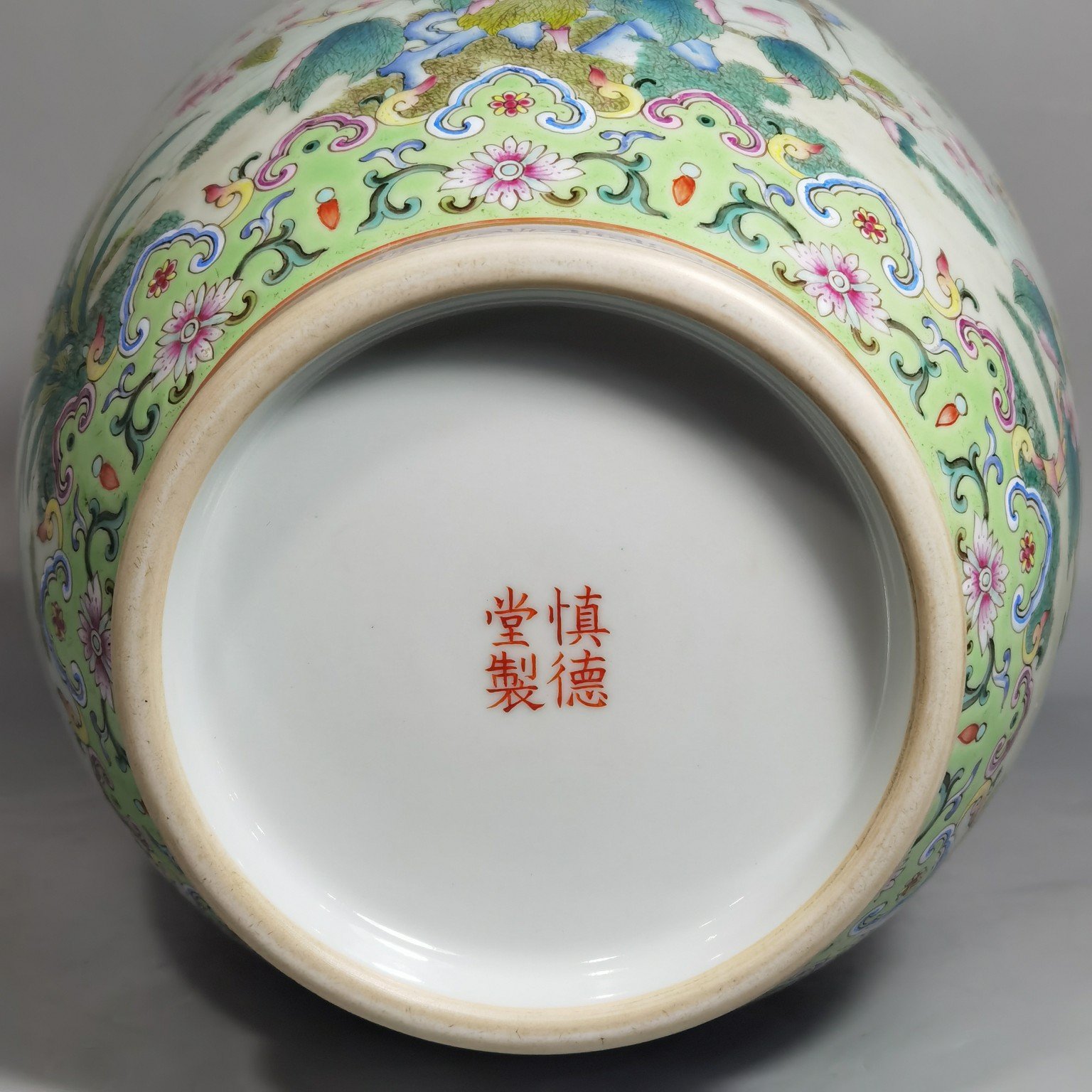 Qing Dynasty Daoguang pastel sea and clear pictures of the Yangtze River amphora