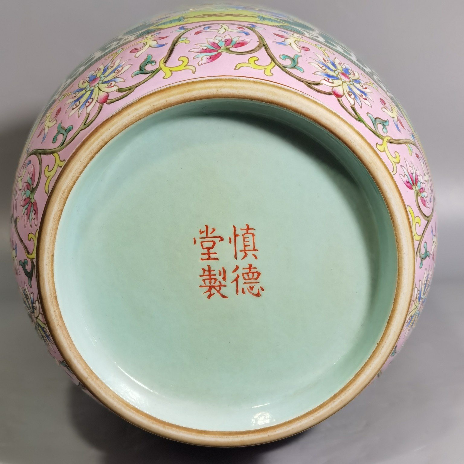 Qing Dynasty Daoguang pair of pastel icing on the Amphora