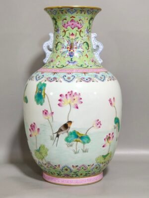 Qing Dynasty Daoguang Green lotus and spring swallow amphorae