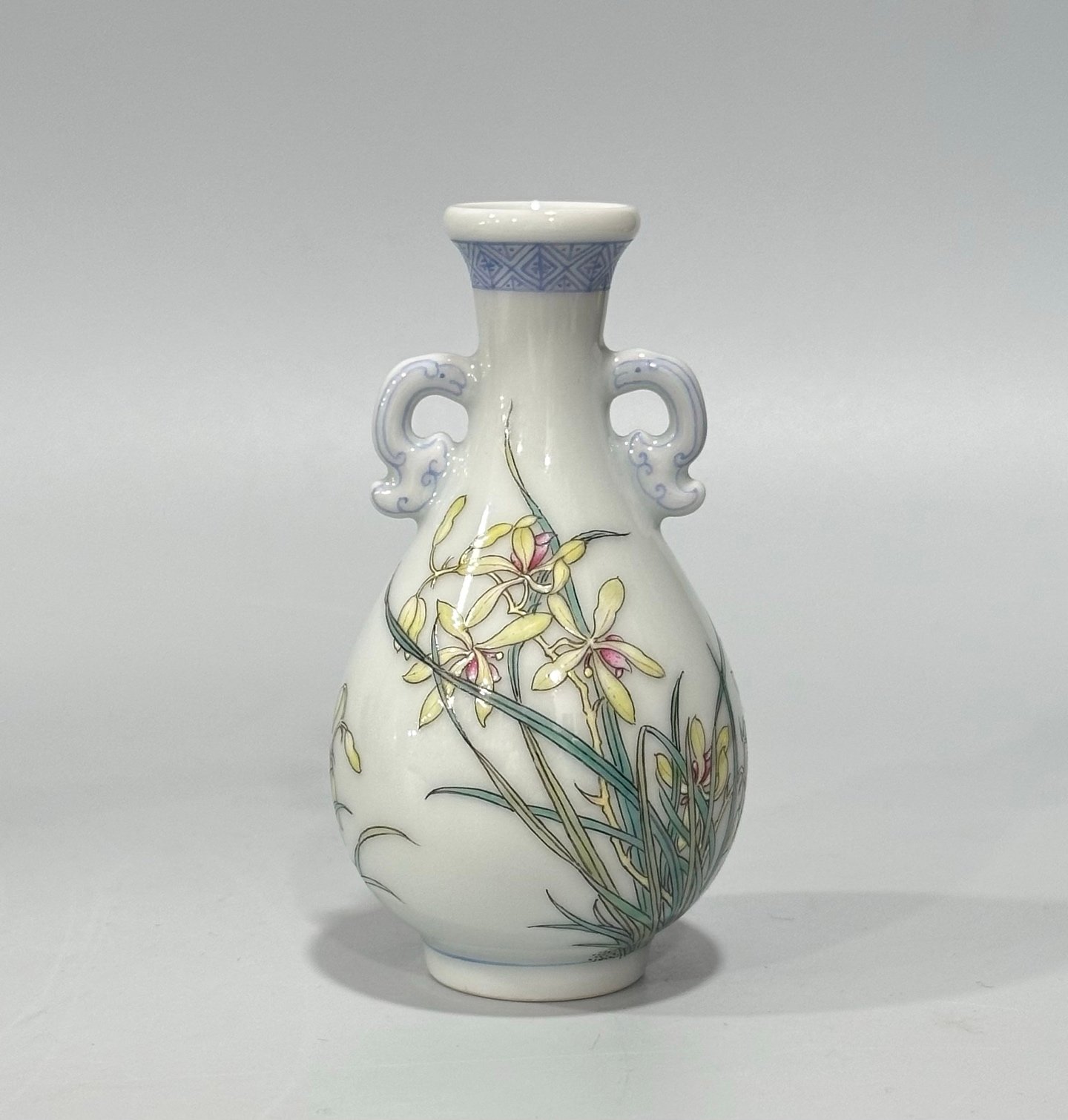 Qing Dynasty Qianlong enamel color Zhilan poetry amphorae