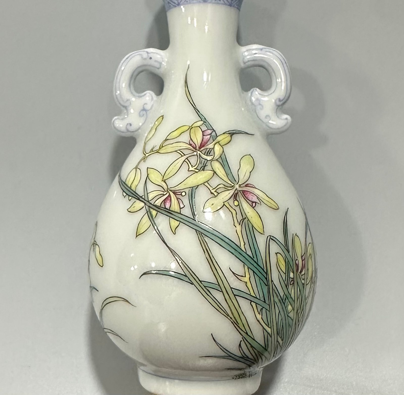 Qing Dynasty Qianlong enamel color Zhilan poetry amphorae