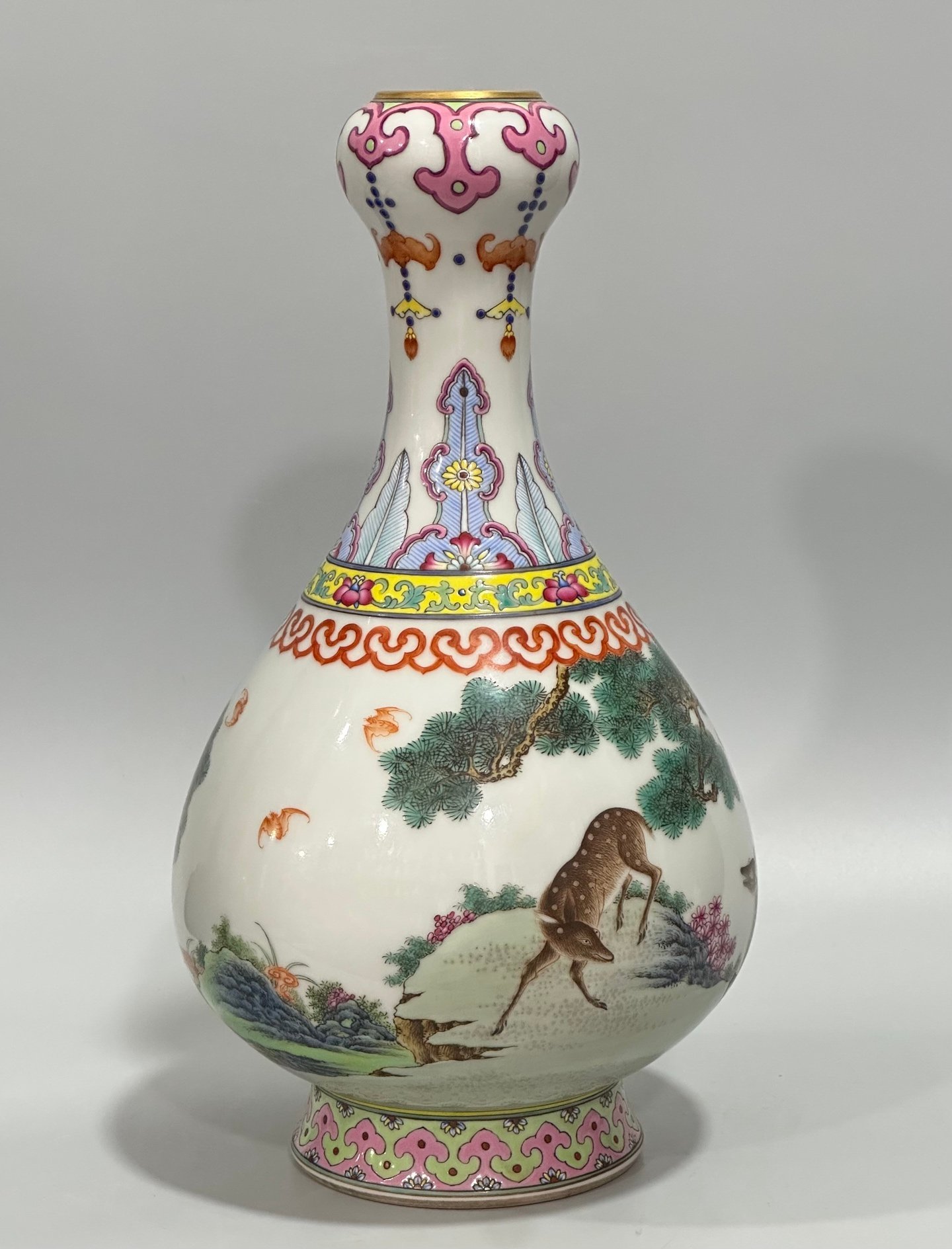 Qing Dynasty Qianlong pastel pine deer and crane garlic vase