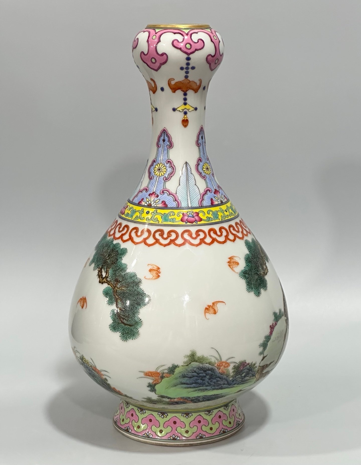 Qing Dynasty Qianlong pastel pine deer and crane garlic vase