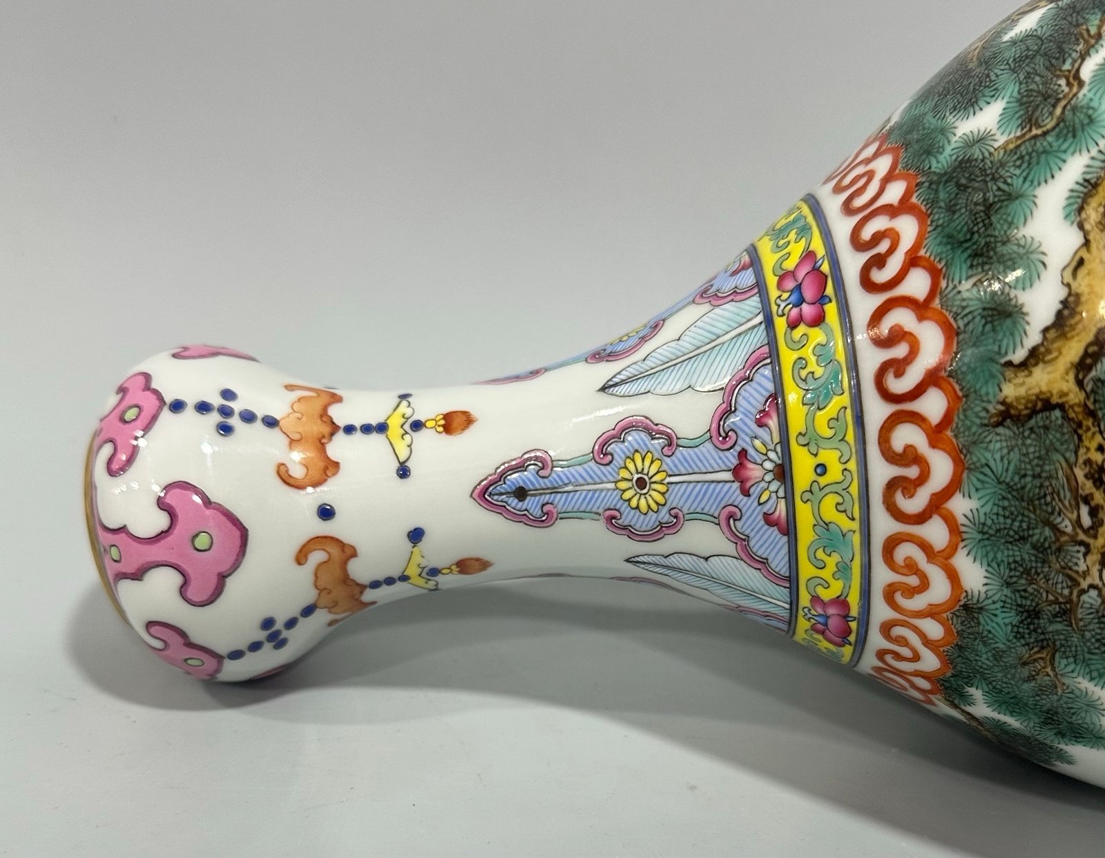 Qing Dynasty Qianlong pastel pine deer and crane garlic vase