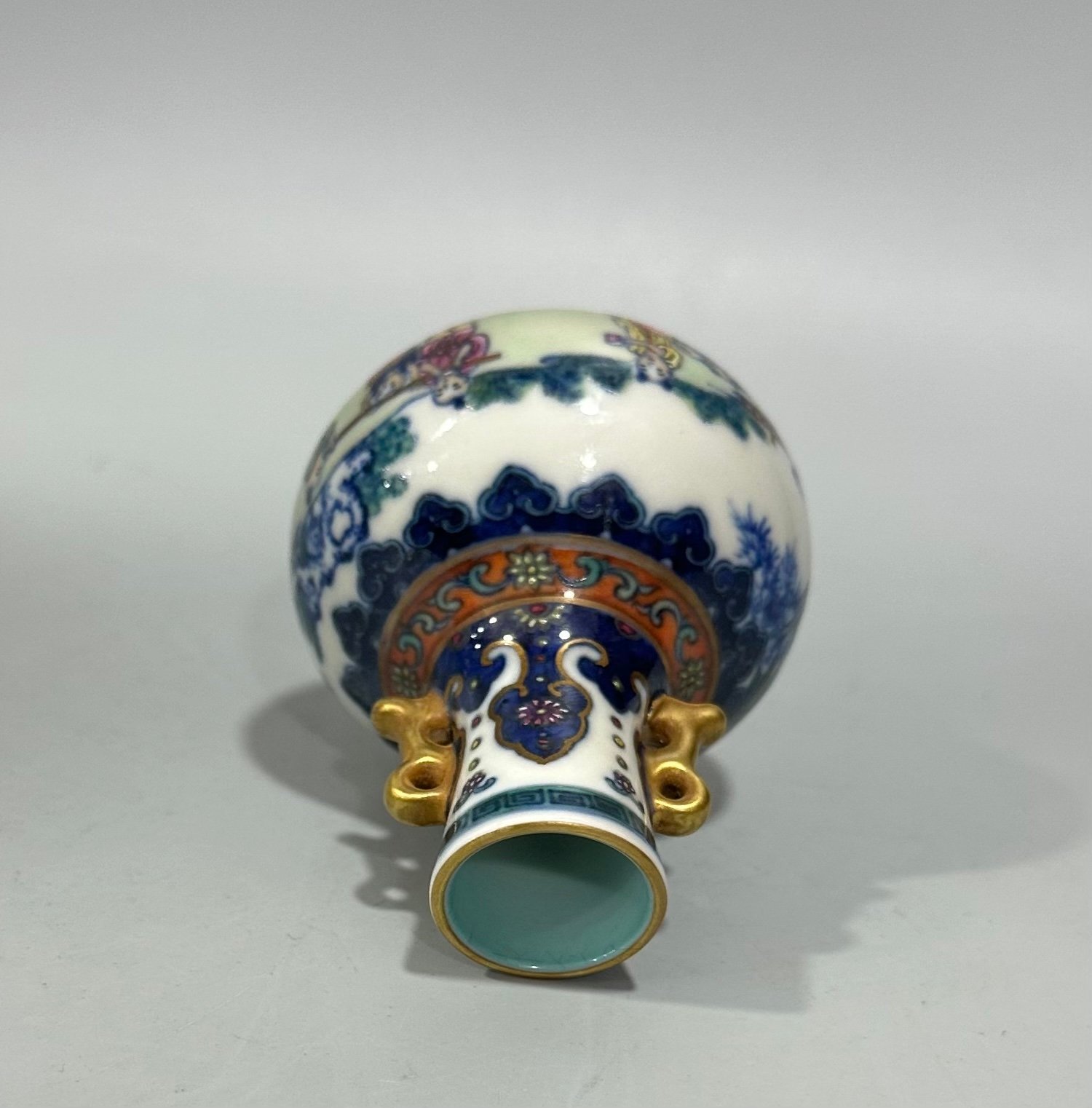 Qing Dynasty Qianlong blue and white double-eared vase