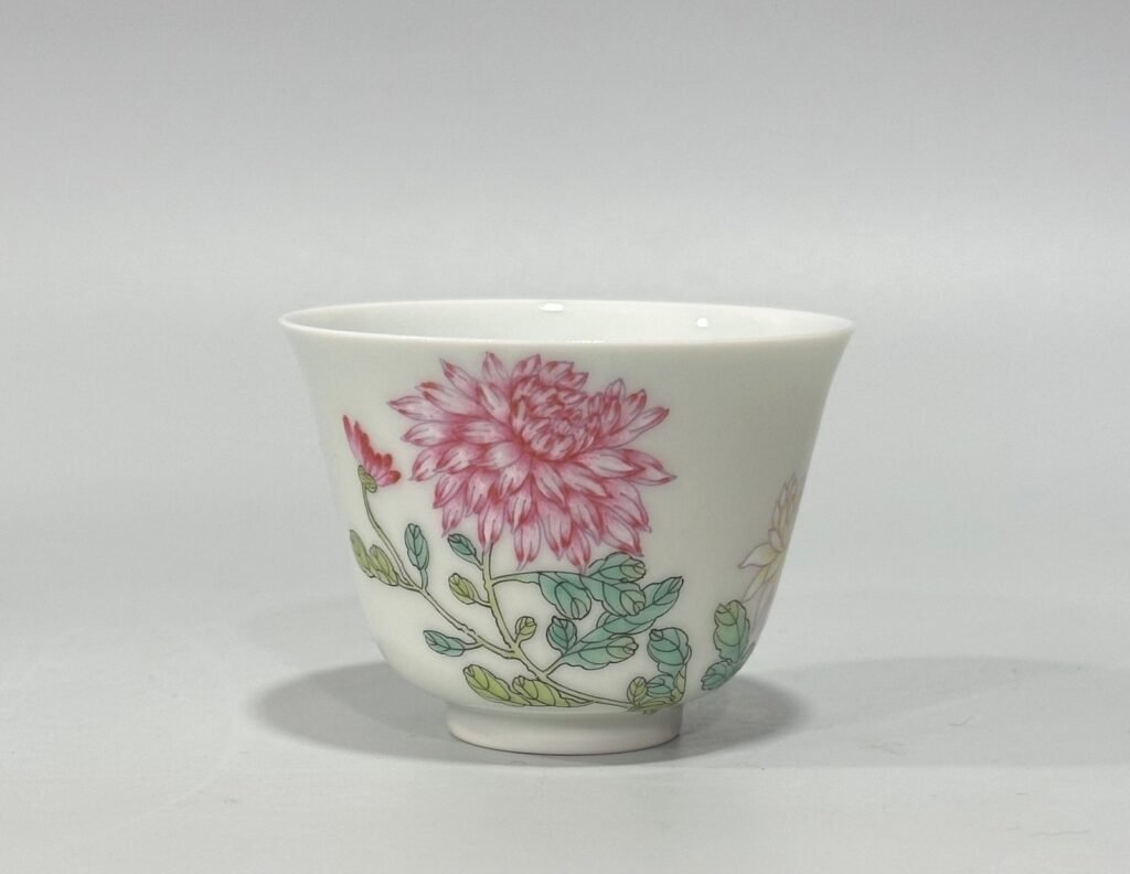 Qing Dynasty Yongzheng pastel chrysanthemum cup