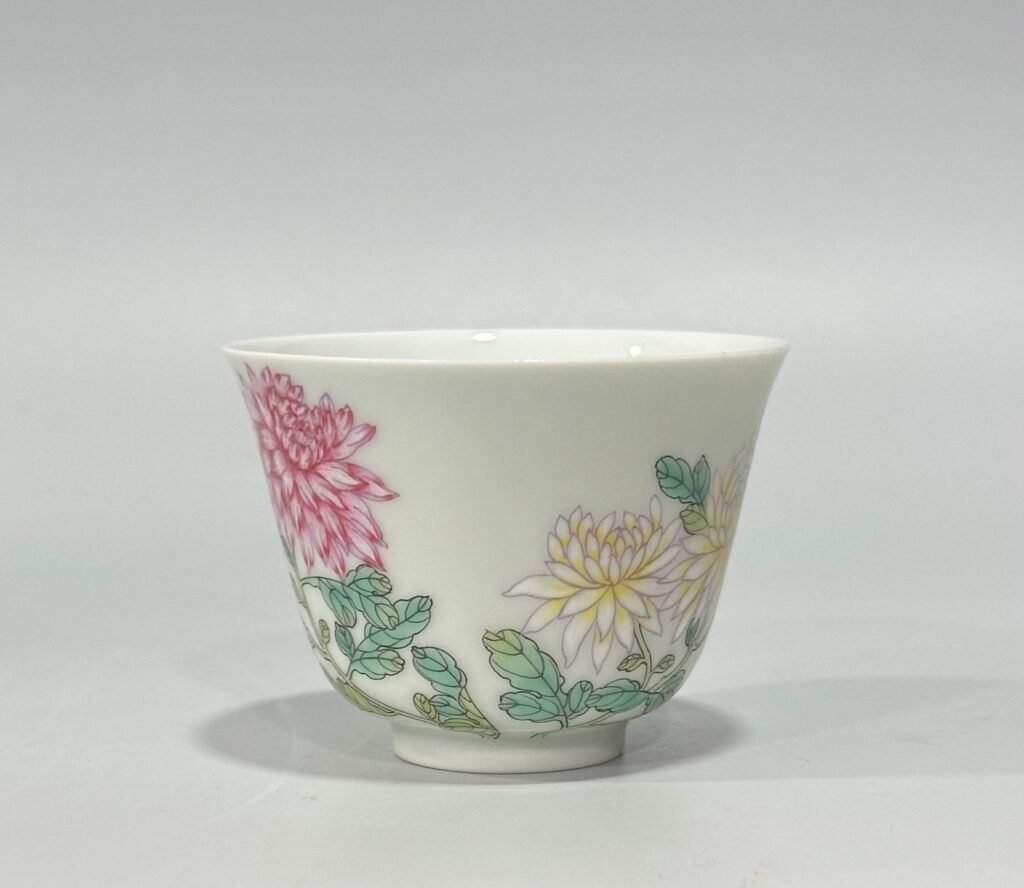 Qing Dynasty Yongzheng pastel chrysanthemum cup