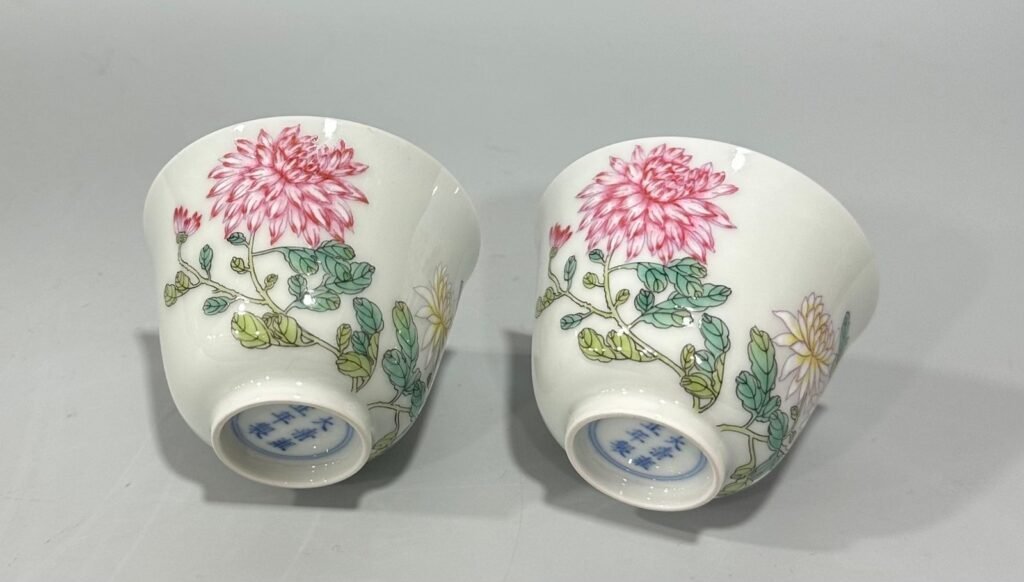 Qing Dynasty Yongzheng pastel chrysanthemum cup