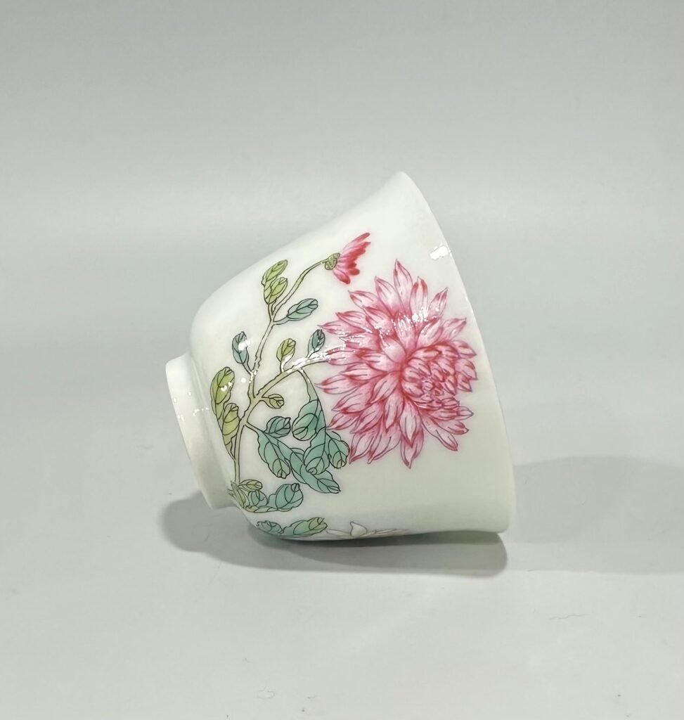 Qing Dynasty Yongzheng pastel chrysanthemum cup
