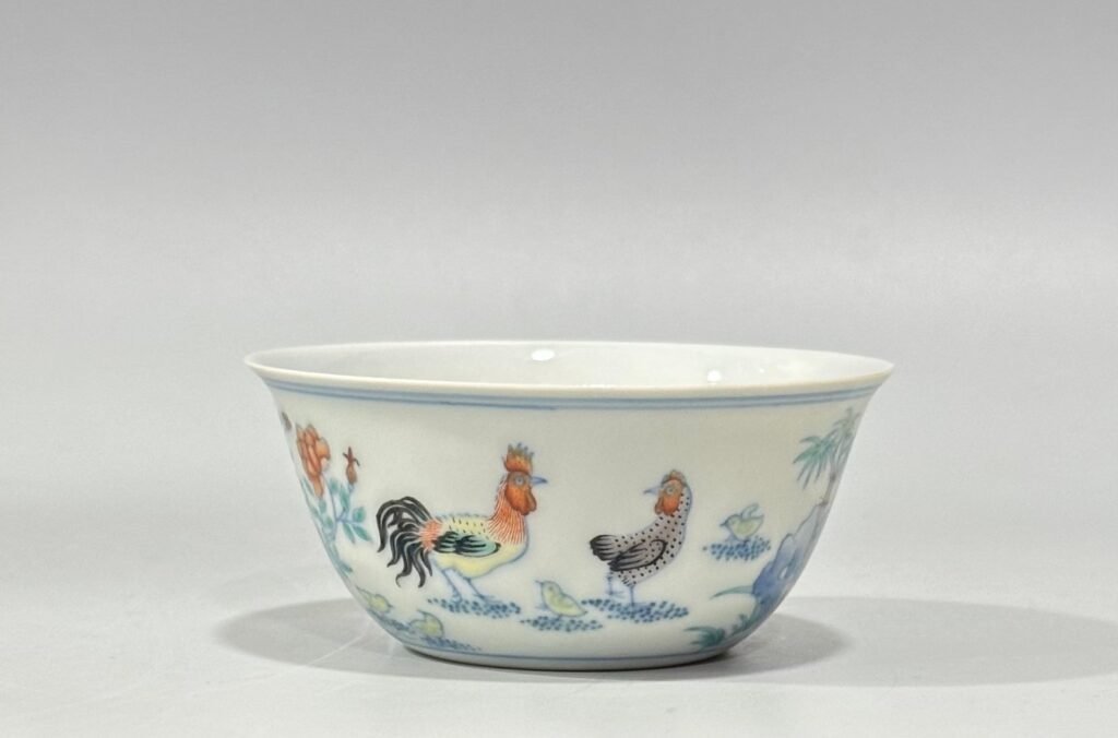 Qing Dynasty Yongzheng blue and white doucai cup