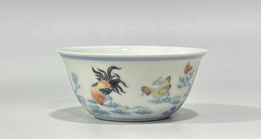 Qing Dynasty Yongzheng blue and white doucai cup