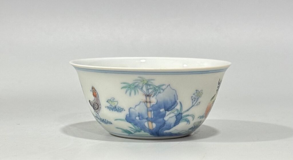 Qing Dynasty Yongzheng blue and white doucai cup