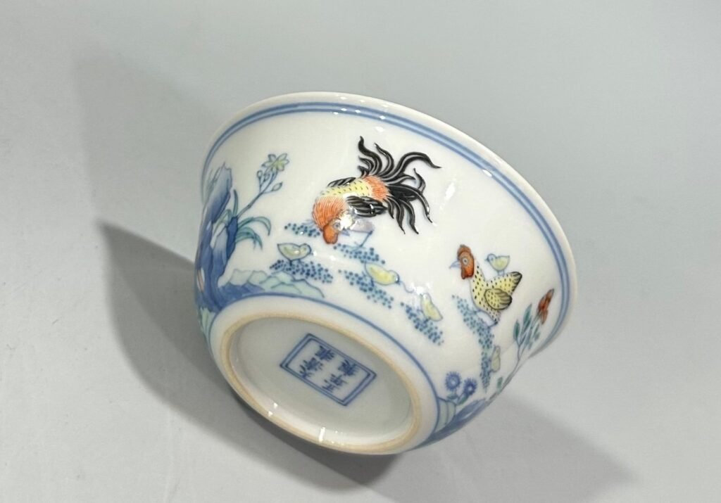 Qing Dynasty Yongzheng blue and white doucai cup