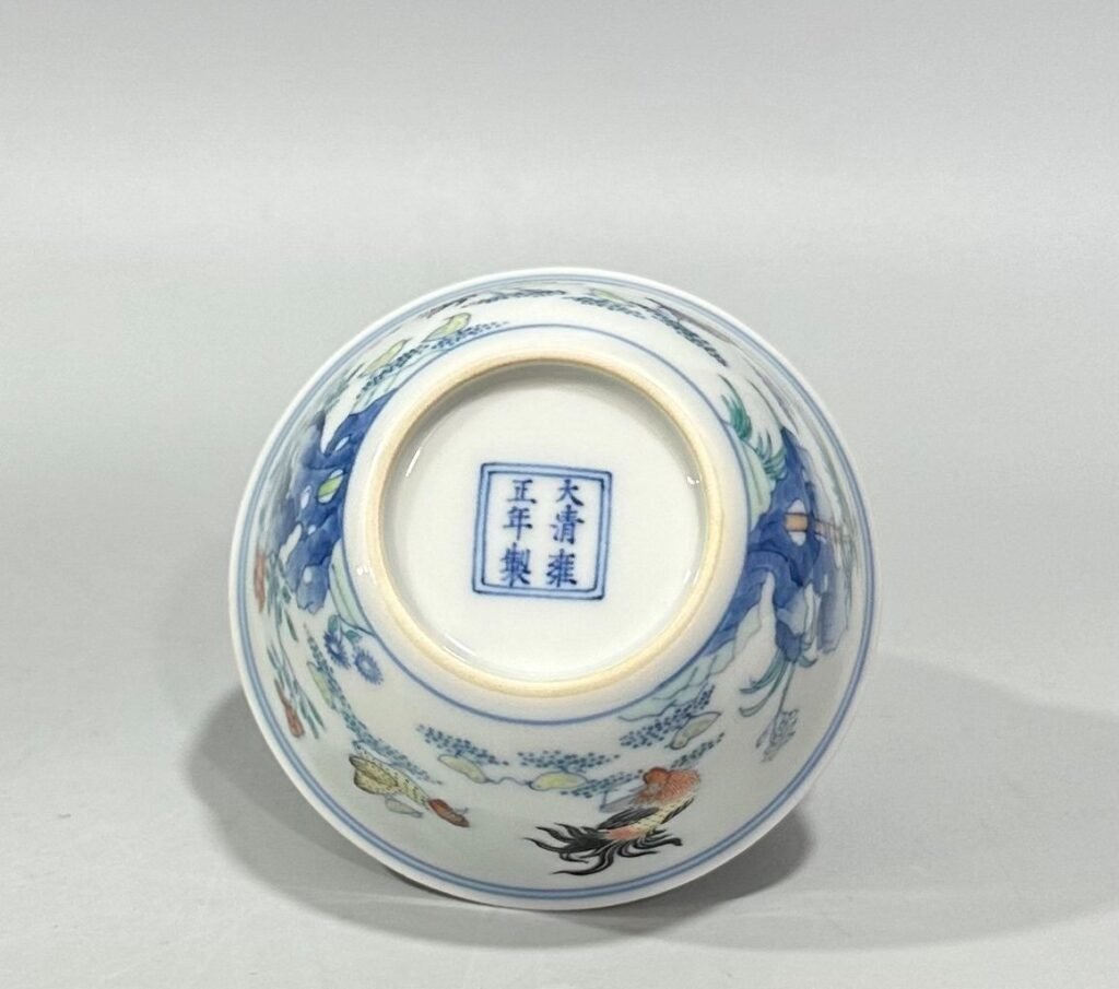 Qing Dynasty Yongzheng blue and white doucai cup