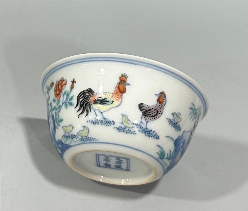 Qing Dynasty Yongzheng blue and white doucai cup