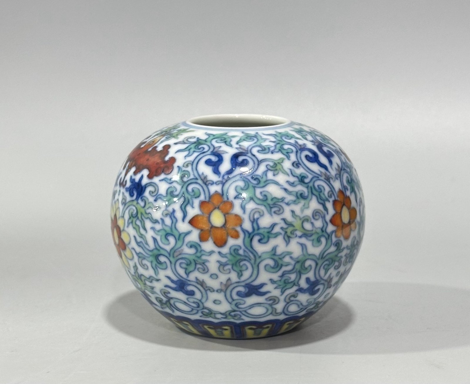 Qing Dynasty Yongzheng blue and white doucai bat flower and branch apple statue