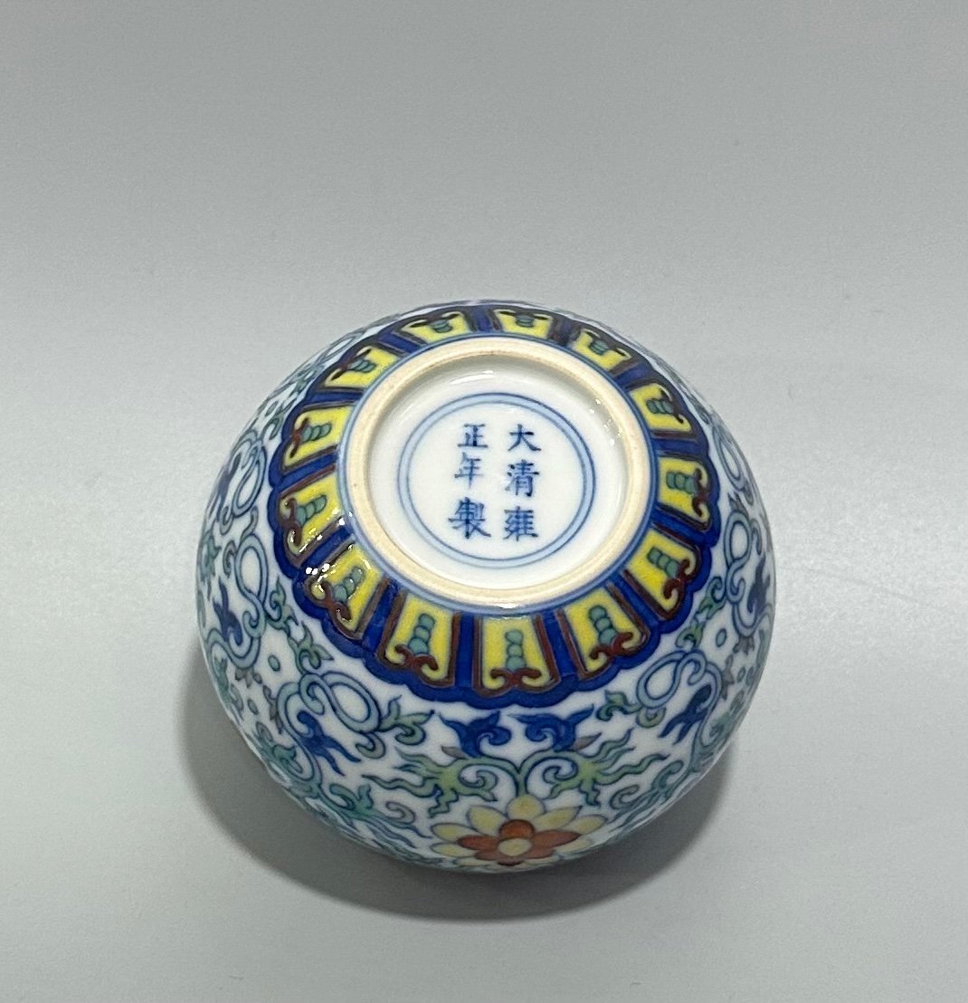 Qing Dynasty Yongzheng blue and white doucai bat flower and branch apple statue