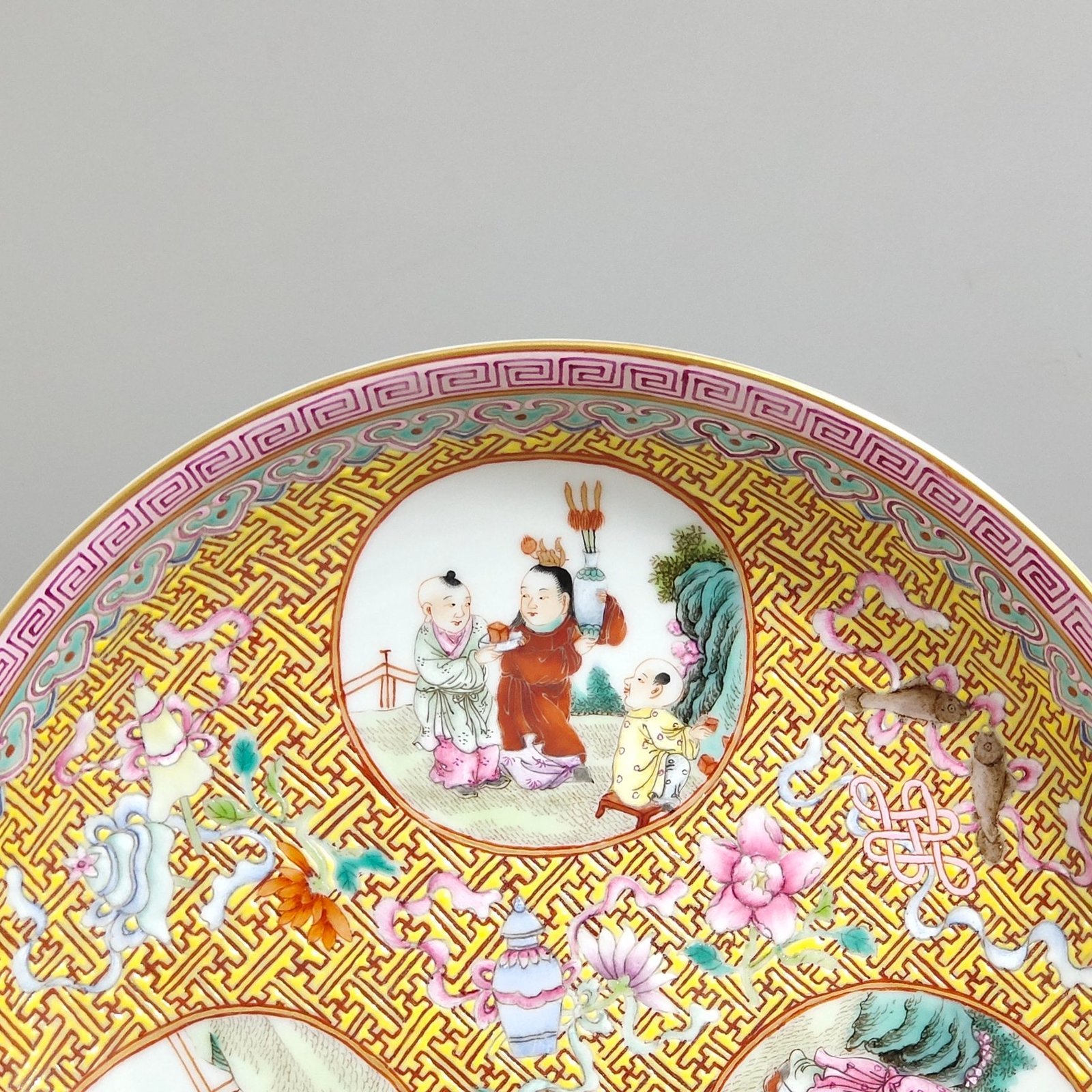 Qing Dynasty Hongxian window-opening baby play plate