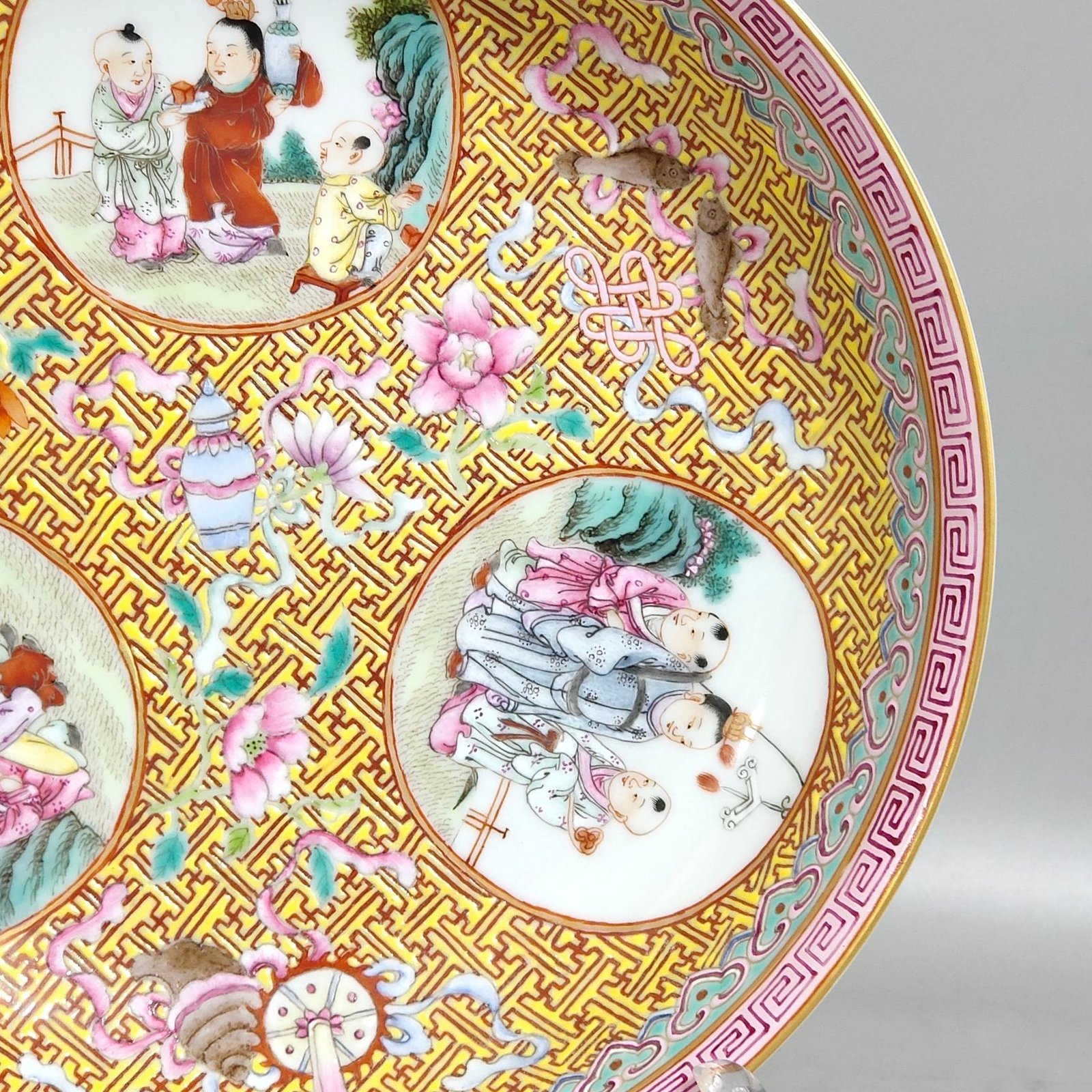 Qing Dynasty Hongxian window-opening baby play plate