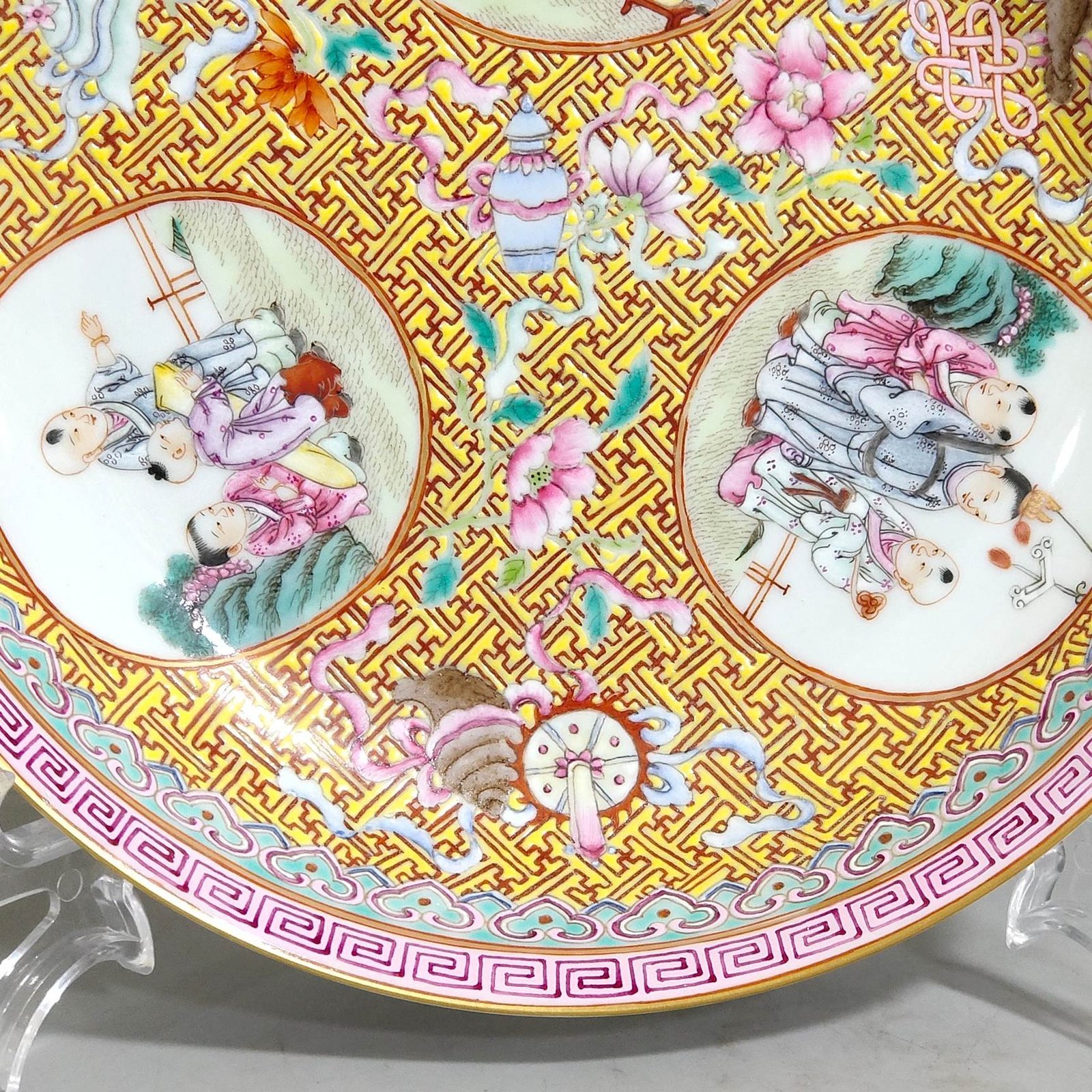 Qing Dynasty Hongxian window-opening baby play plate