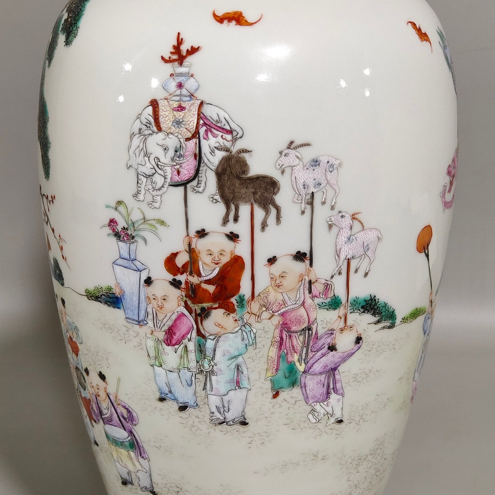 Qing Dynasty Hongxian year boy’s thin plum vase