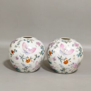 Qing Dynasty Hongxian butterfly-loving flower water bowl