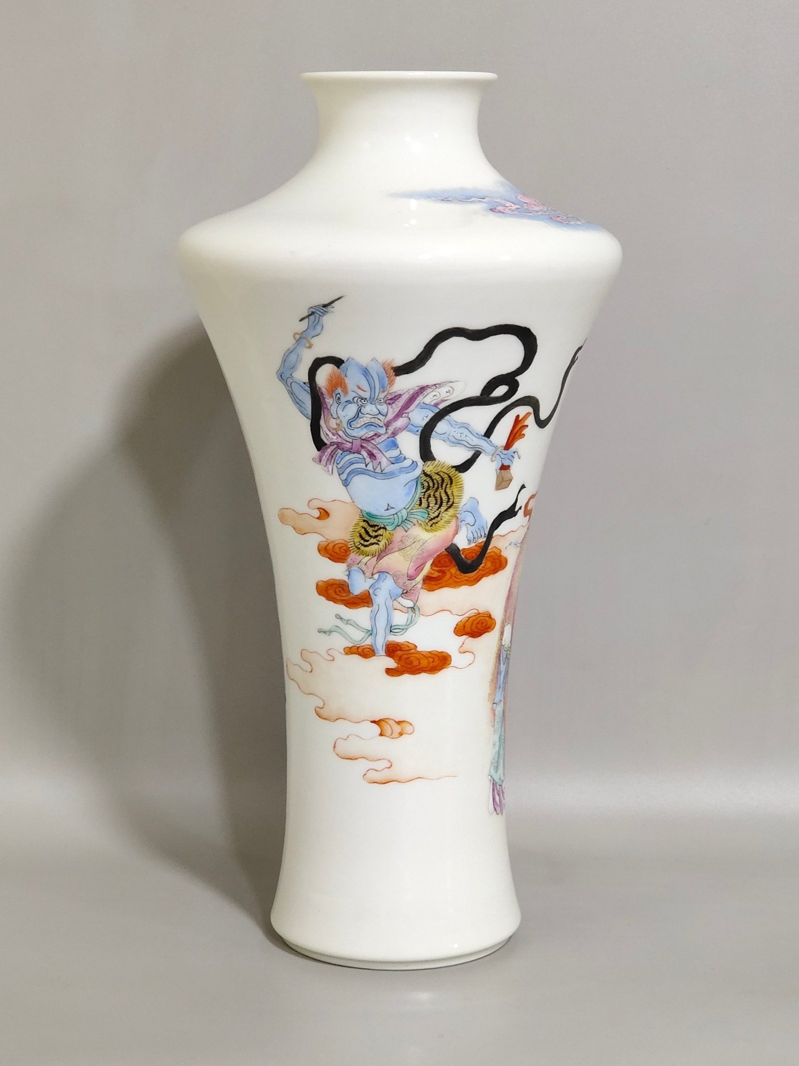 Qing Dynasty Hongxian Three-star gift vase