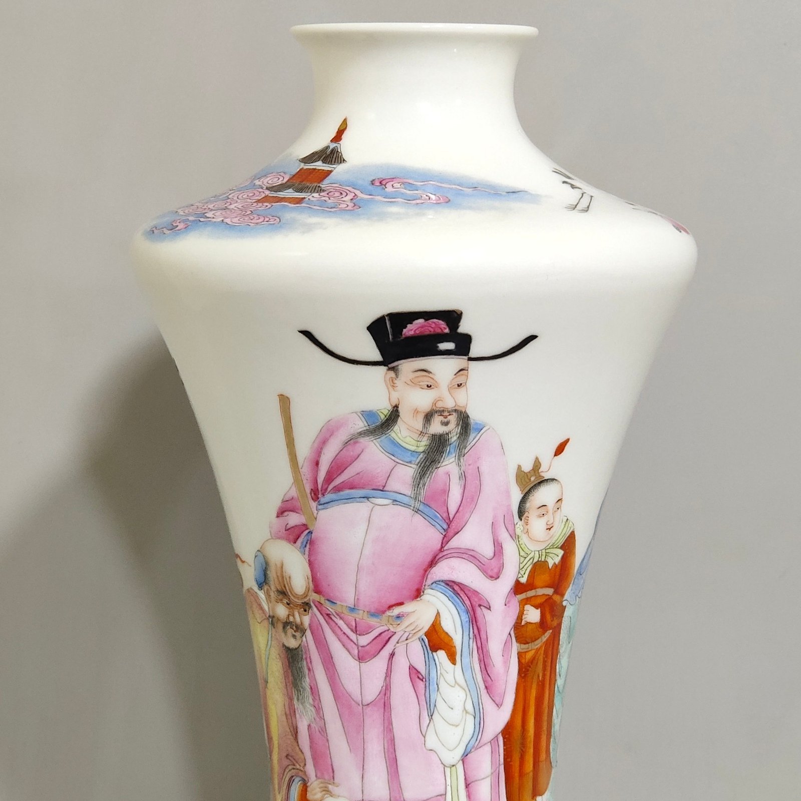 Qing Dynasty Hongxian Three-star gift vase