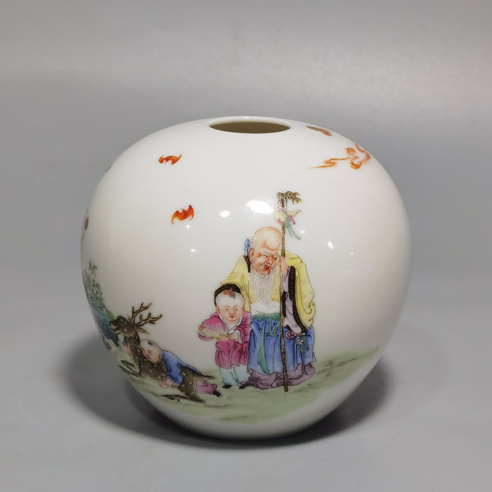Qing Dynasty Hongxian year-Burner Putai pastel water bowl with the three stars