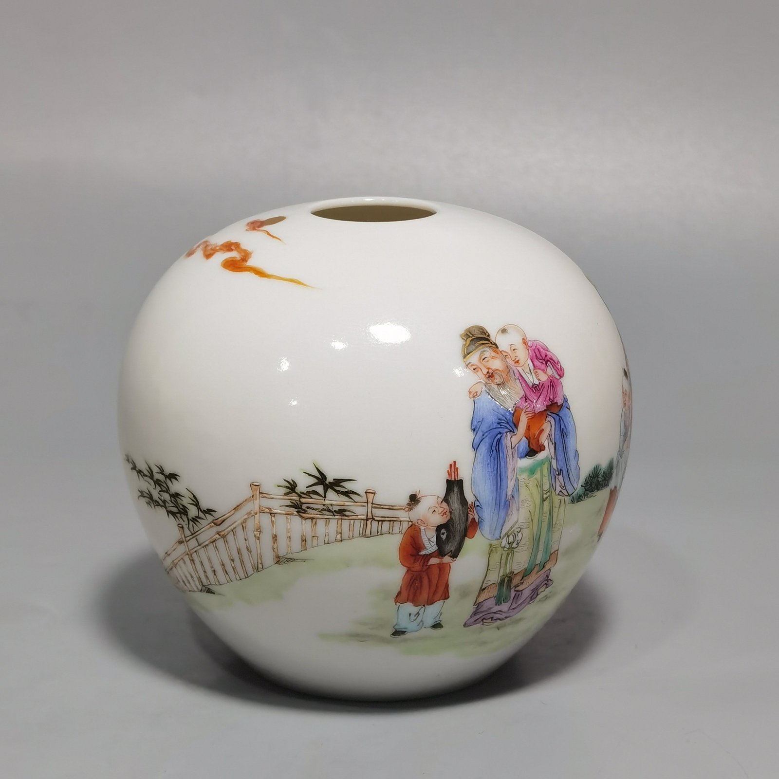 Qing Dynasty Hongxian year-Burner Putai pastel water bowl with the three stars