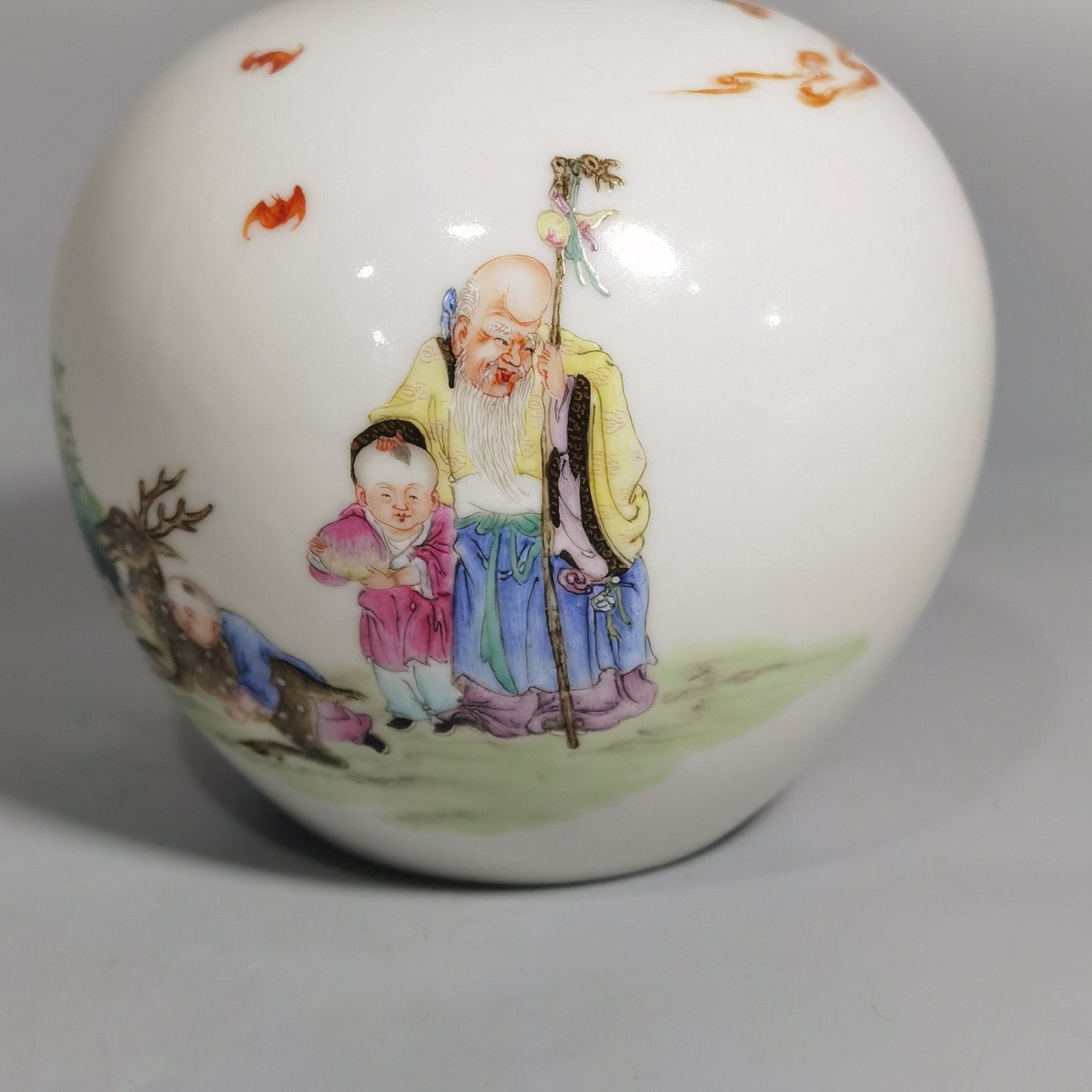 Qing Dynasty Hongxian year-Burner Putai pastel water bowl with the three stars