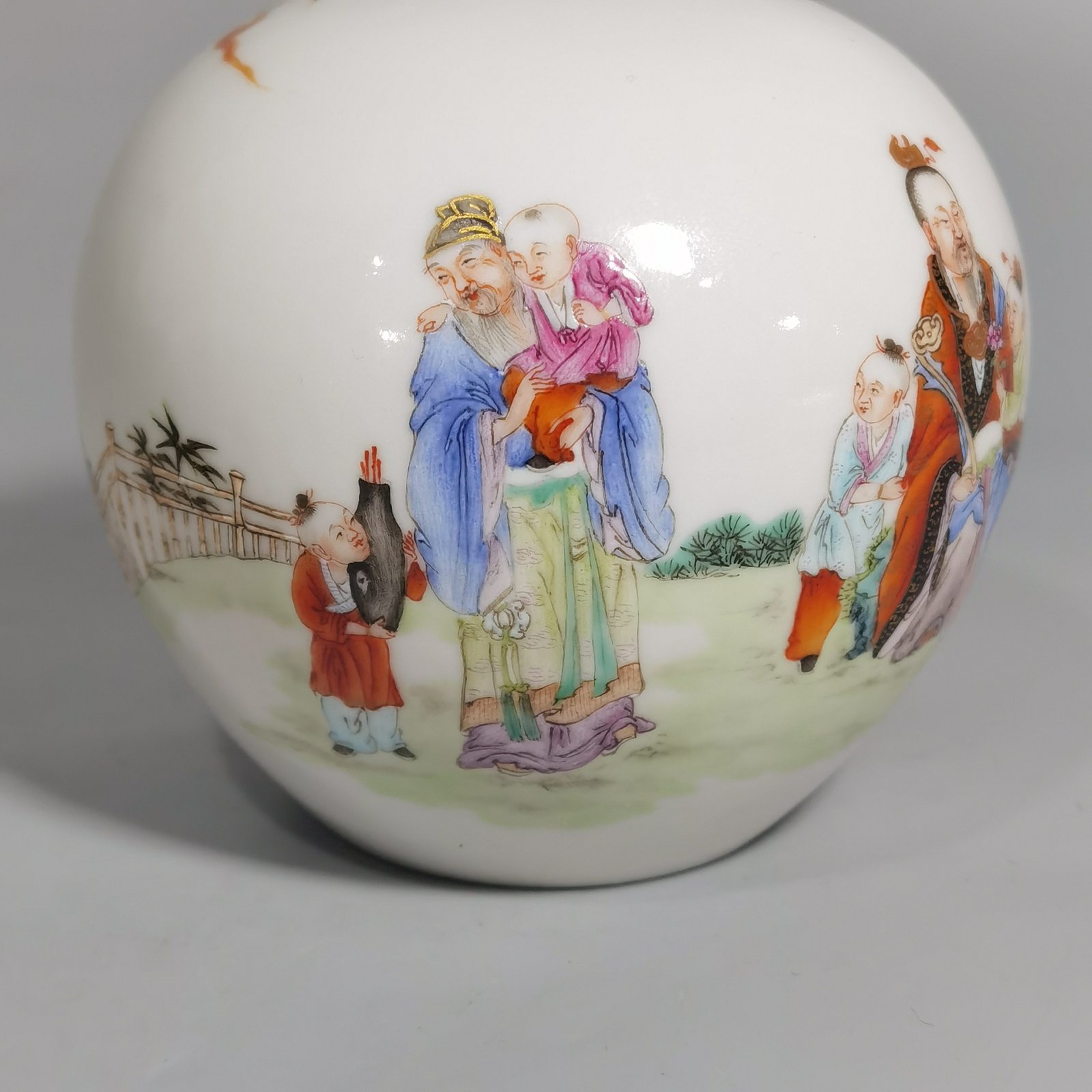 Qing Dynasty Hongxian year-Burner Putai pastel water bowl with the three stars