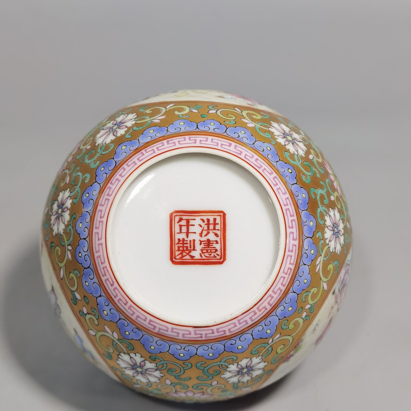 Qing Dynasty Hongxian year Gemdale pink color window baby play basin
