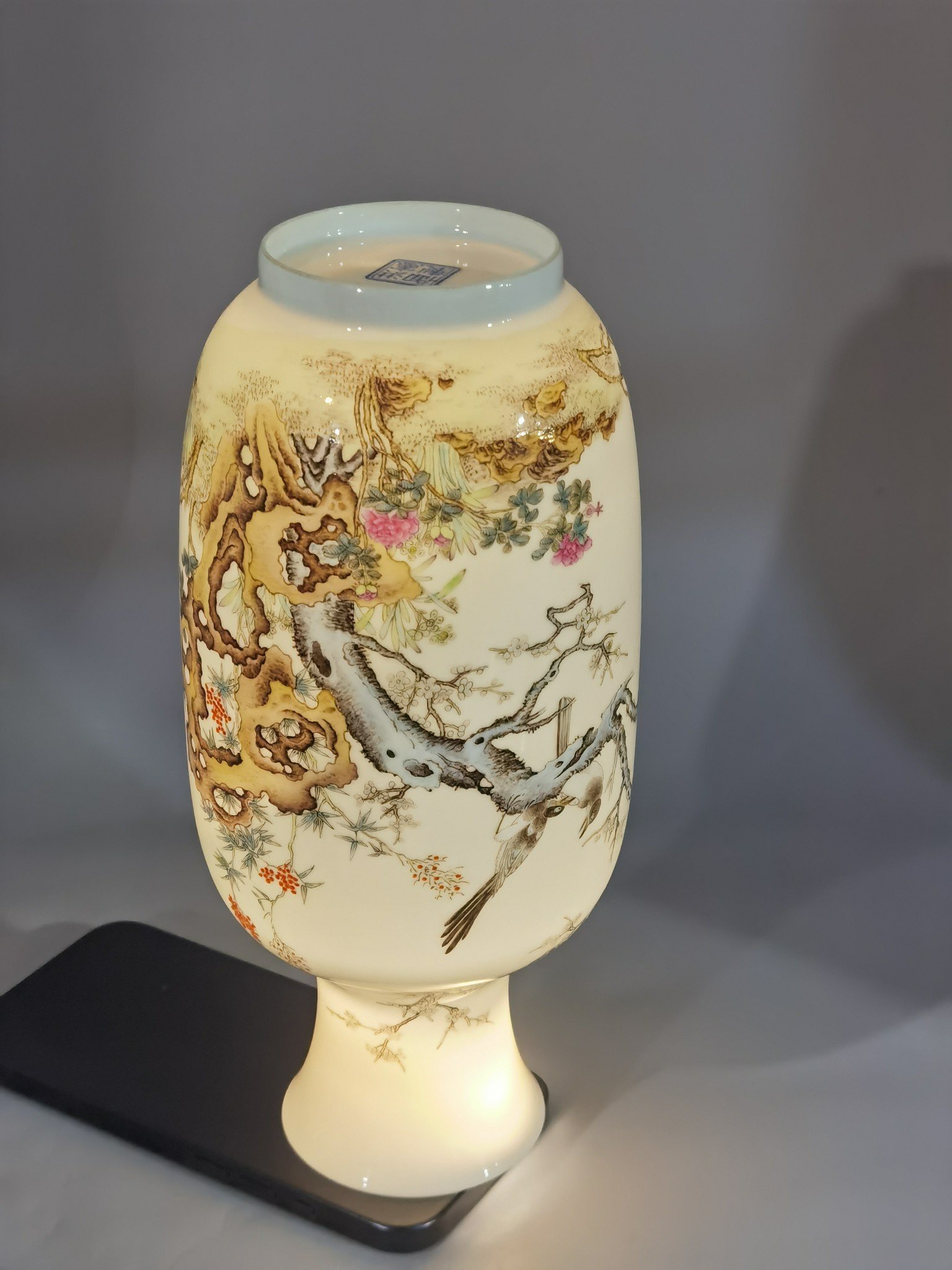 Qing Dynasty Hongxian pair of thin-bodied pastel flower and bird vases