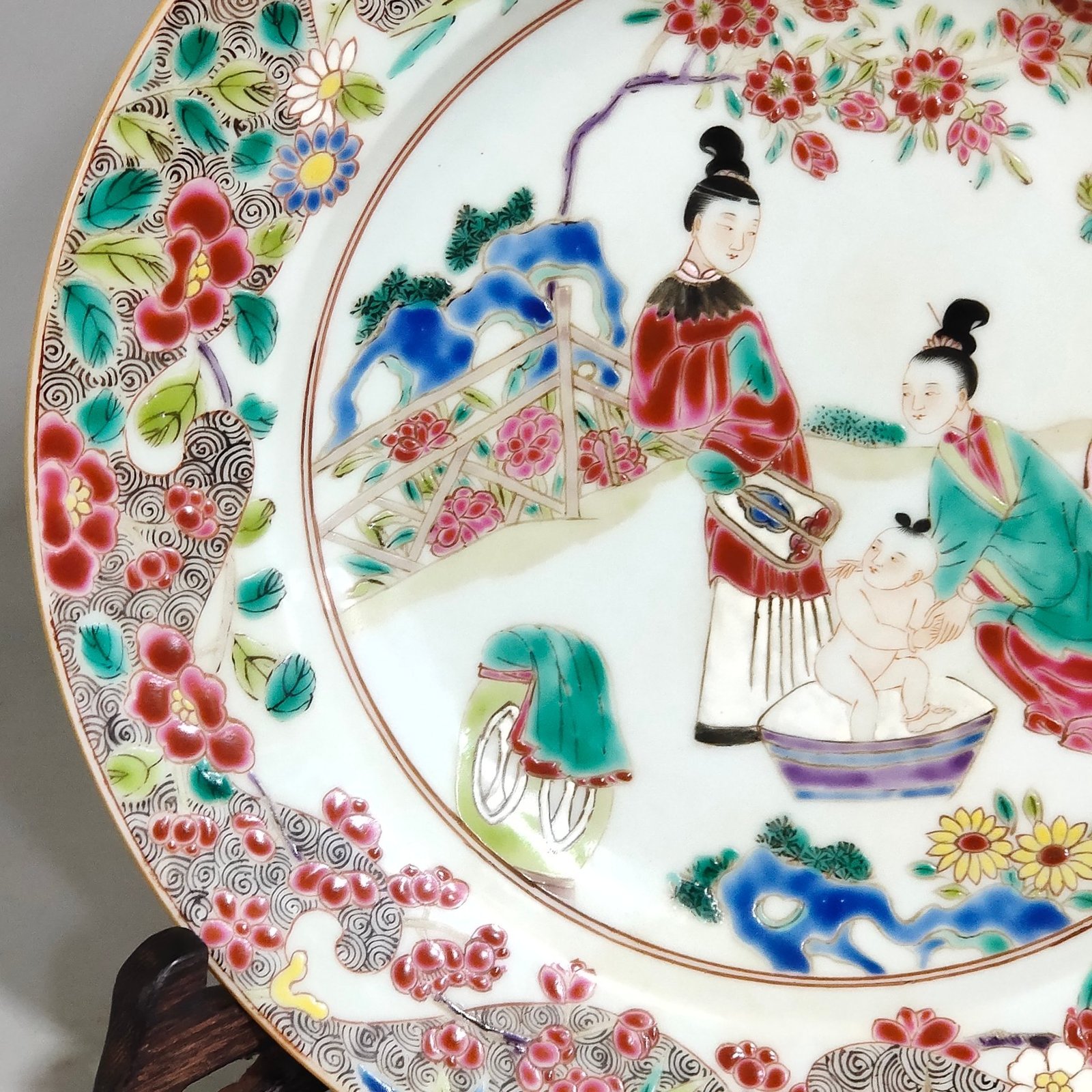 Qing Dynasty Overseas export sales of ladies’ belt picture plate