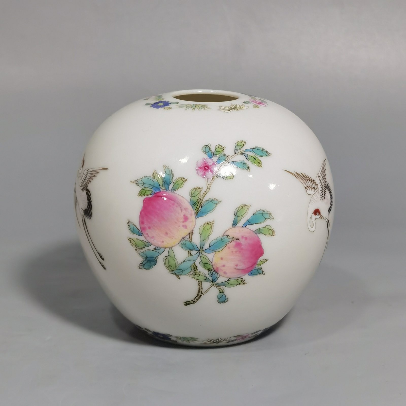 Qing Dynasty Qianlong thin-bodied pastel water bowl