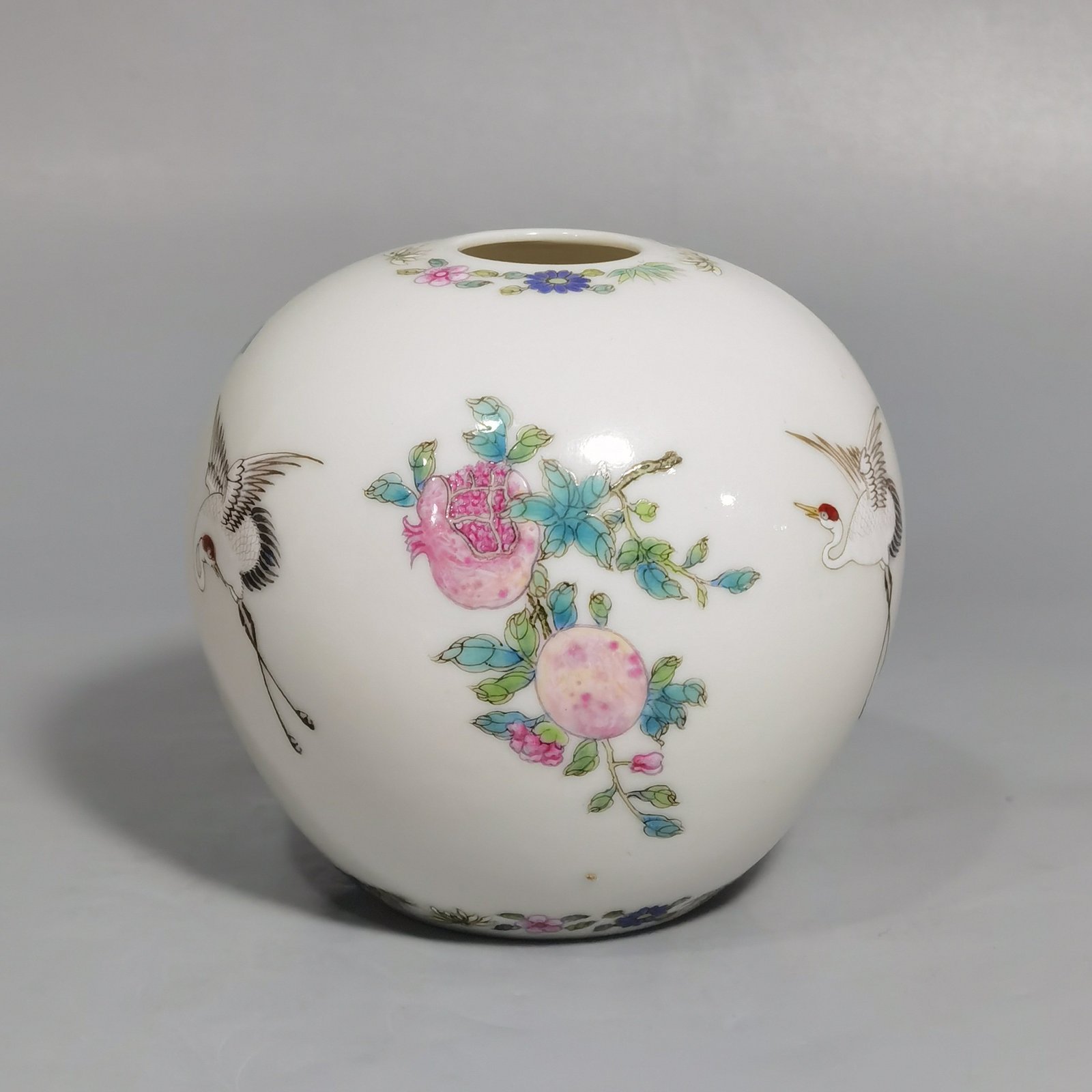 Qing Dynasty Qianlong thin-bodied pastel water bowl