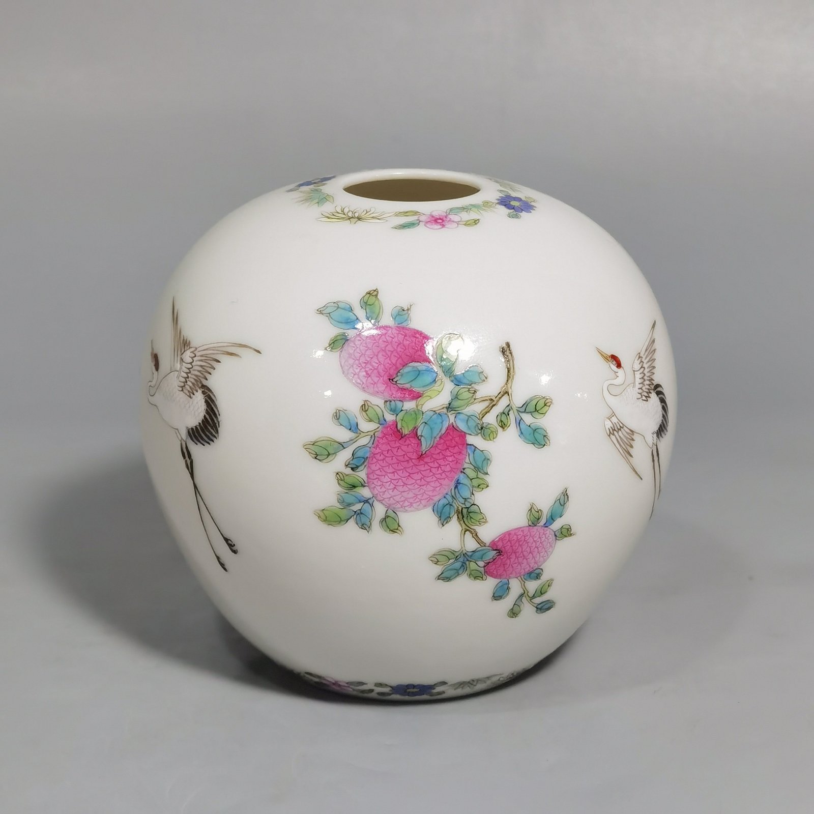 Qing Dynasty Qianlong thin-bodied pastel water bowl