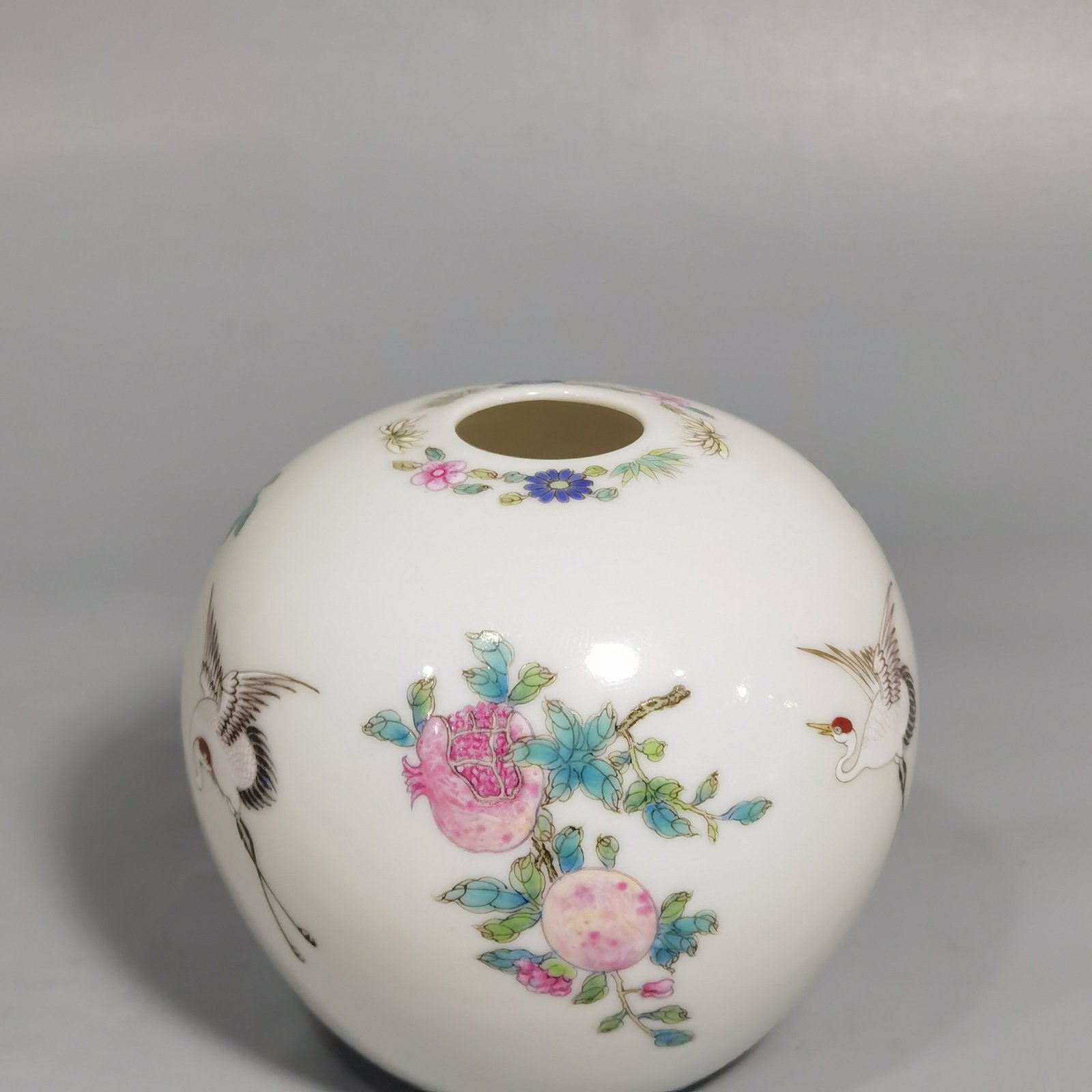 Qing Dynasty Qianlong thin-bodied pastel water bowl