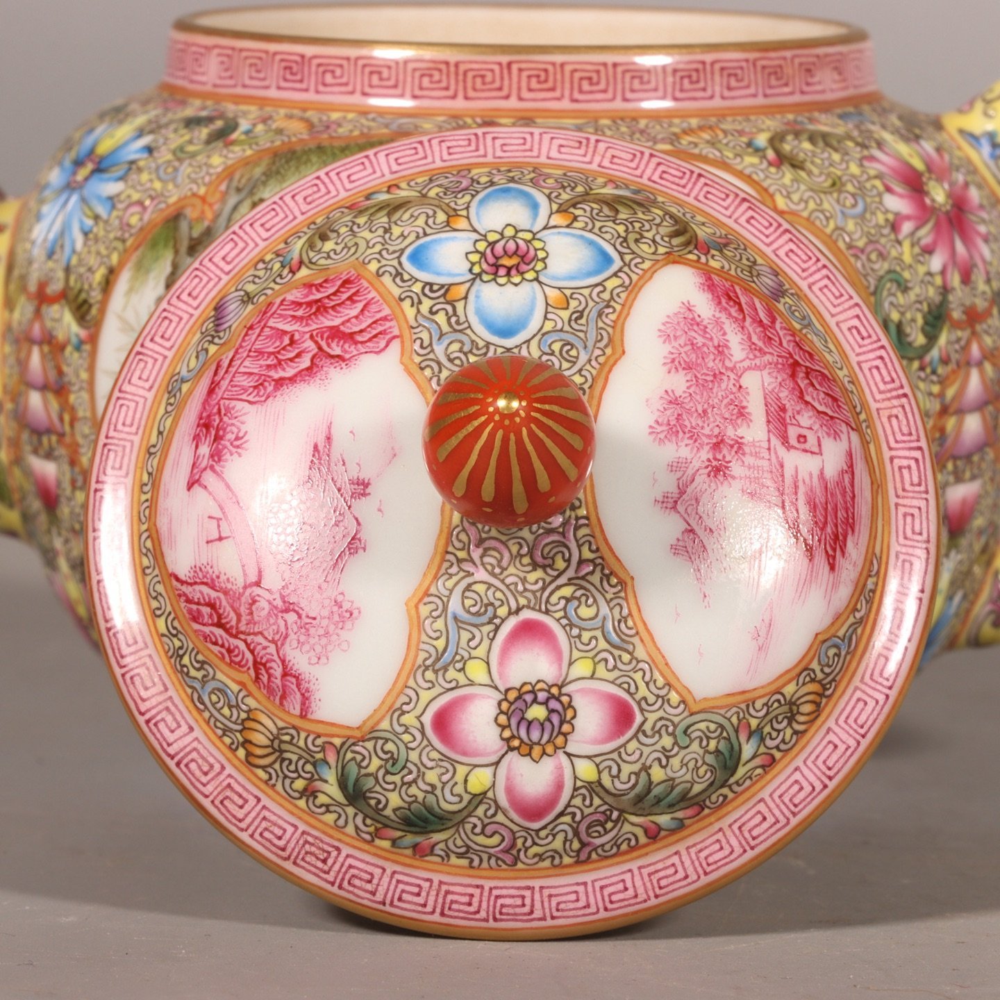 Qing Dynasty Qianlong Gu Yuexuan opened the window and the baby played with the pot