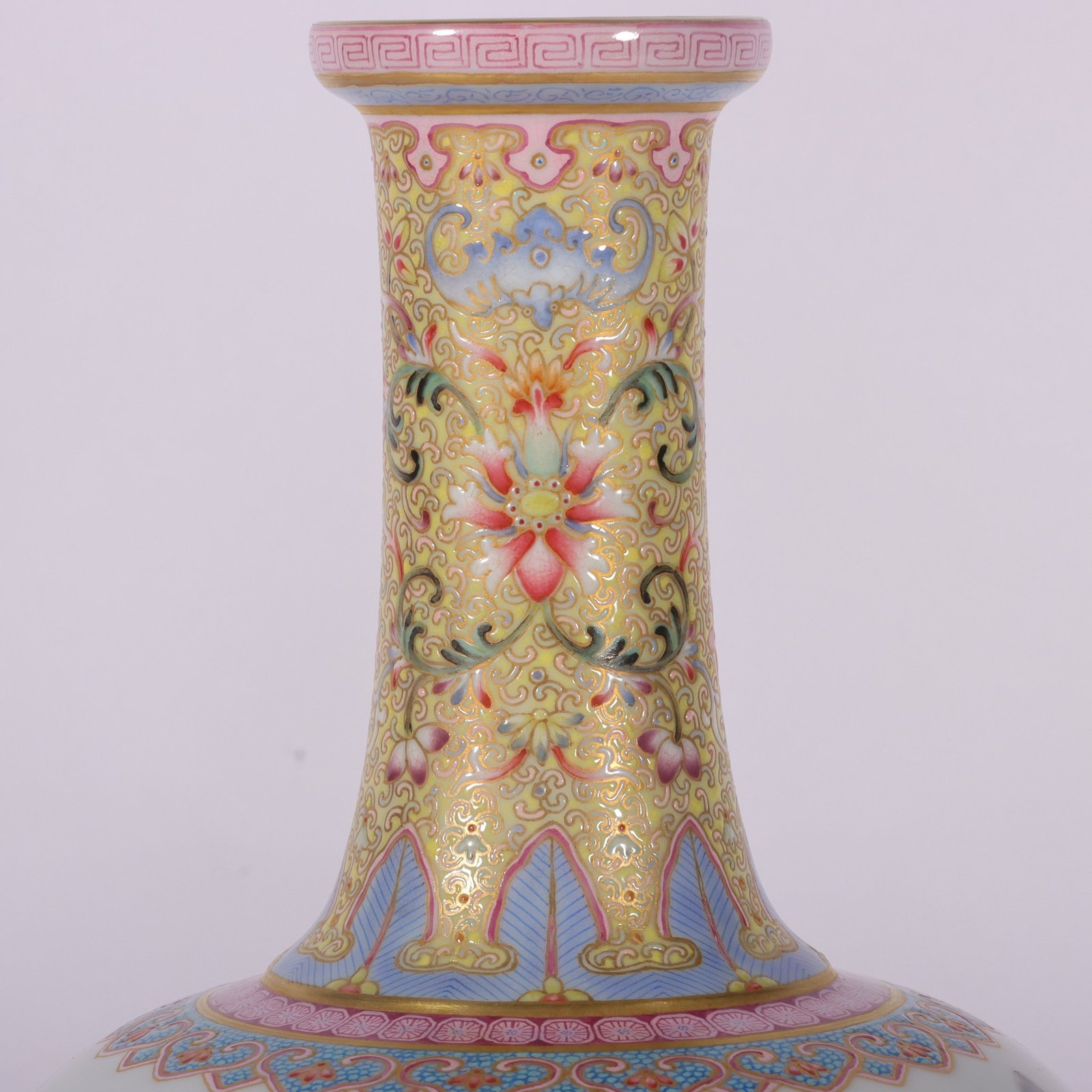 Qing Dynasty Qianlong enamel filigree Gu Yuexuan vase