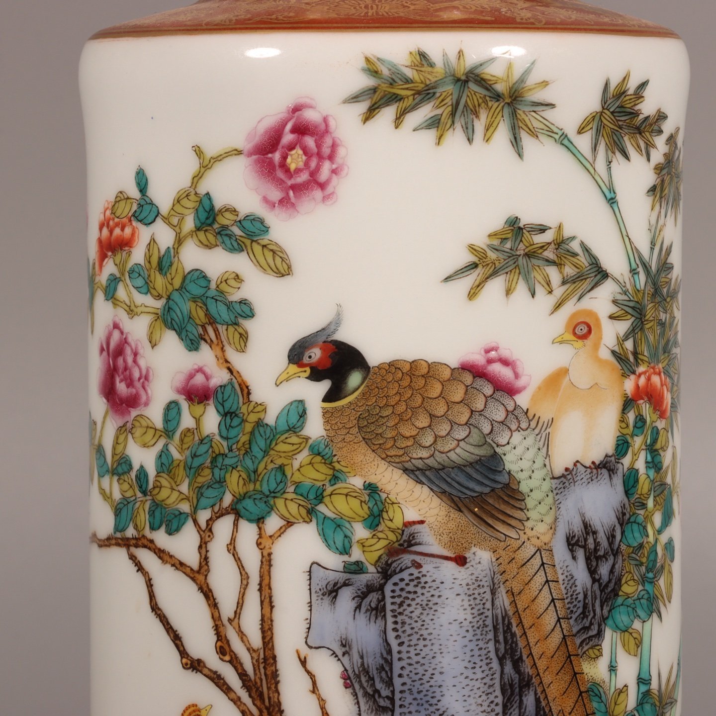 Qing Dynasty Qianlong enamel color and gold-painted mallet vase